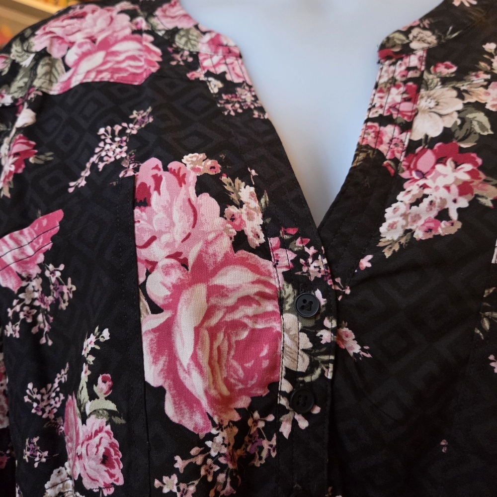 Torrid Harper Black and Pink Floral Blouse - Picture 3 of 4